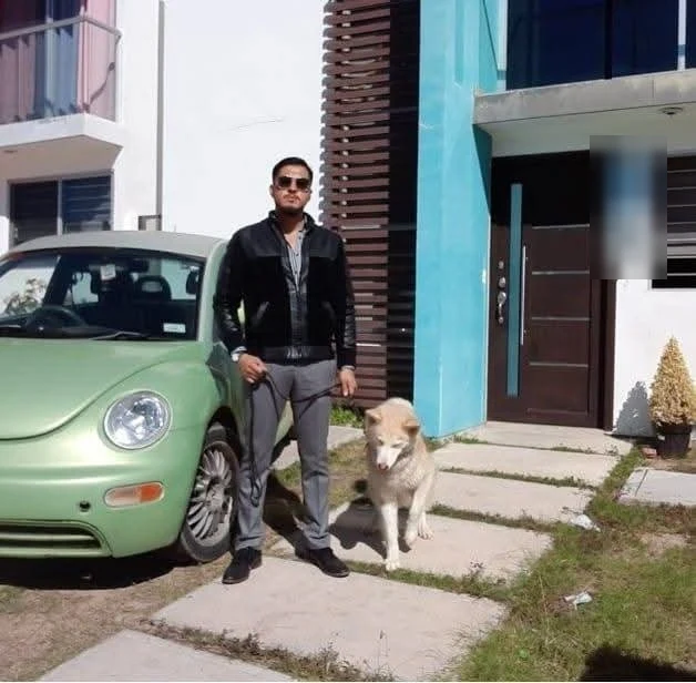 Joseph Arnwolf with his Volkswagen Beetle and his husky